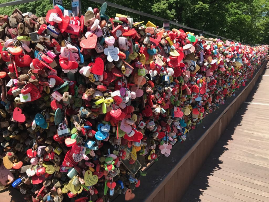 "Locks of Love" that are popular with lovers at the top of Namsan.
