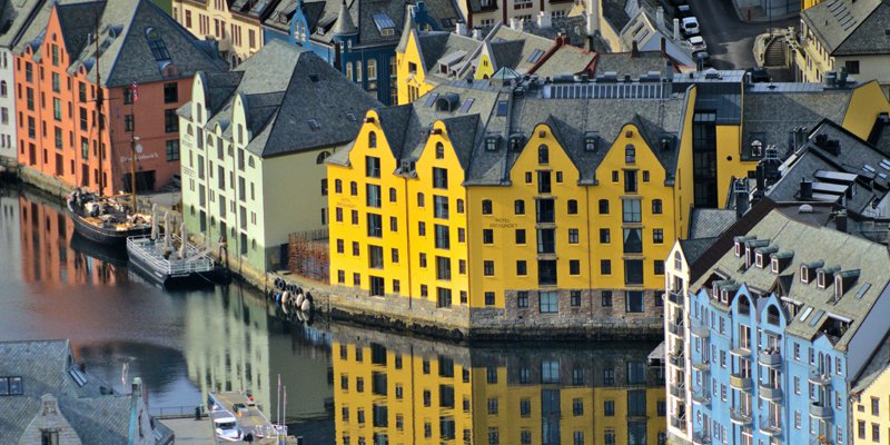 How to choose accommodation that works. Travel in your 60s and beyond. Solo female travel. Travel planning tips.